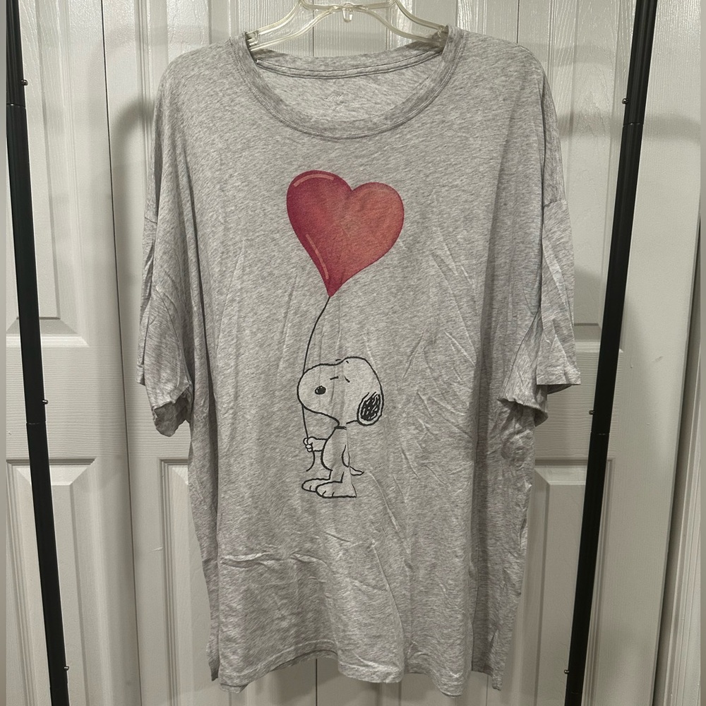 Aerie Sleep Tee with Snoopy Red Heart Balloon Graphic